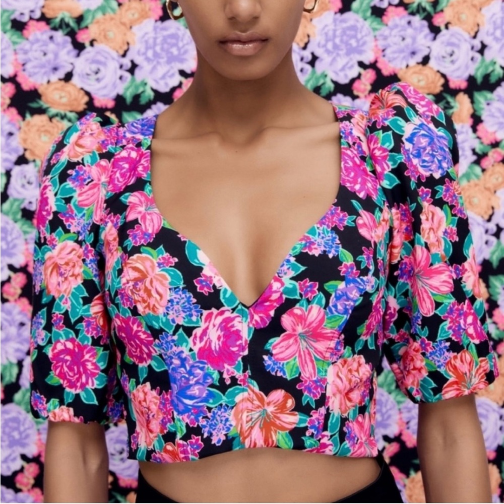 Zara XS floral crop top bloggers favorite